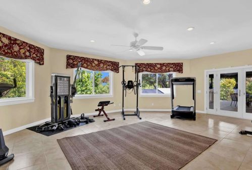 1156 Sugarbush Dr, Vista CA 92084-7464 exterior