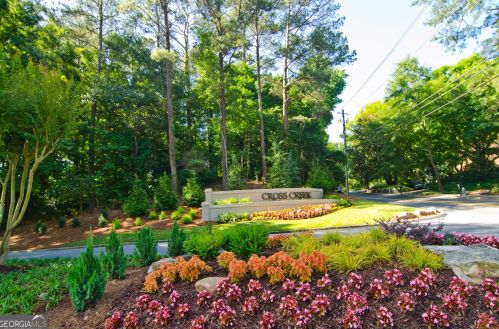 83 Montre Sq, Atlanta GA  30327-4046 exterior