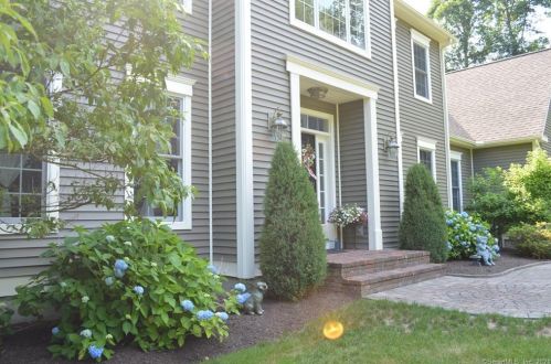 55 Knollwood Dr, Hebron, CT 06248-1280