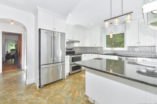 19 Bethlehem Rd, Woodbury, CT 06798-1804