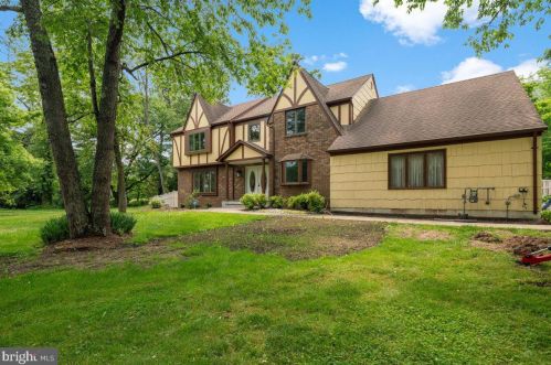 1 Teak Ln, Princeton, NJ 08540-4711
