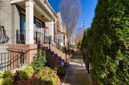 313 Alderwood Ln, Atlanta, GA 30328-2550