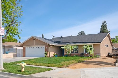 9570 Hermitage Ln, Riverside, CA 92503-6236