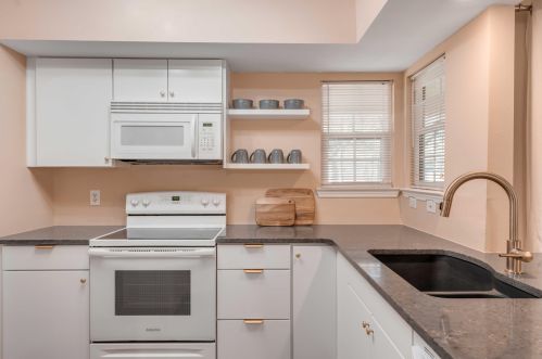 1870 Montclair Dr, Mount Pleasant, SC 29464-9586