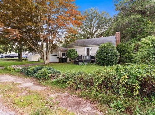 16 Dixie Rd, Coventry, RI 02816-5659