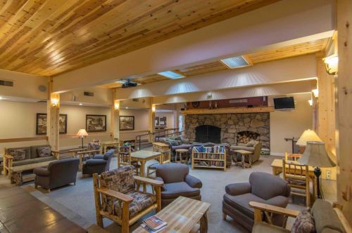 13610 Hillside Dr, Truckee CA  96161-6867 exterior