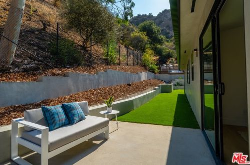 17137 Escalon Dr, Van Nuys CA  91436-4029 exterior