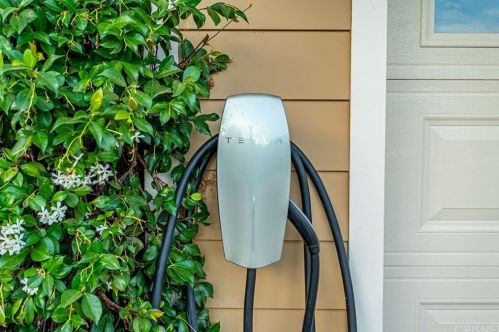 2010 Buckingham Pl, Glendale CA  91206-1401 exterior