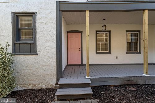 112 Lawrence St, Charles Town WV 25414-1514 exterior