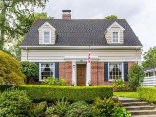 3420 Martins St, Portland, OR 97202-8118