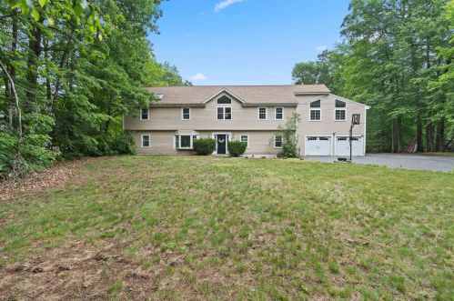 102 Sweet Hill Rd, Plaistow, NH 03865-2342