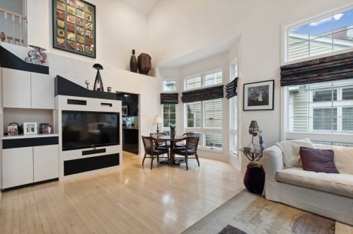 900 Fountain View Dr, Bannockburn IL  60015-4847 exterior