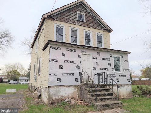 670 Huff Ave, Manville, NJ 08835-2430