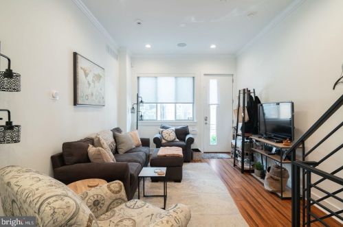 2642 Earp St, Philadelphia, PA 19146-3825