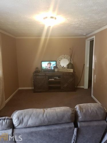 34 Beaumont Ln, Lagrange, GA 30240-8671