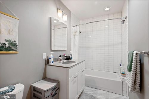 1516 15th St, Philadelphia, PA 19146-4806