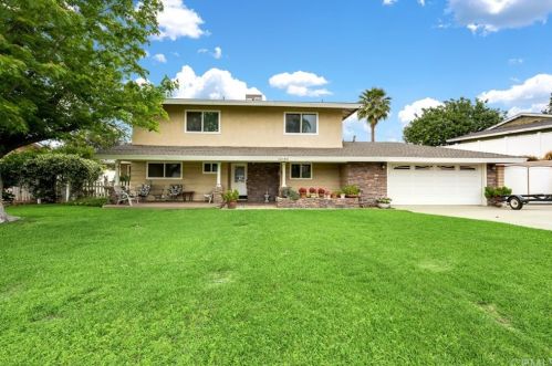 12185 Country Club Ln, Colton, CA 92313-5320