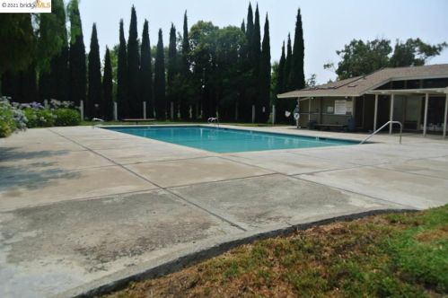 2063 Olivera Rd, Concord CA  94520-5498 exterior