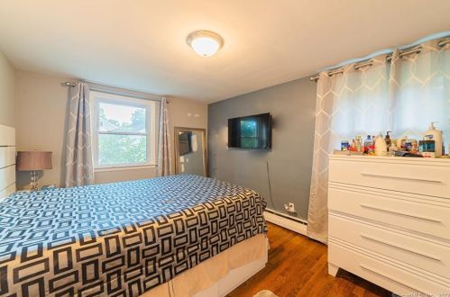 10 Flintlock Rd, Norwalk CT  06850-4425 exterior