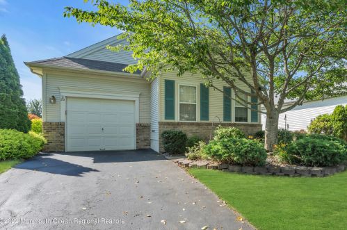 22 Gabriella Cir, Lakehurst, NJ 08759-6080