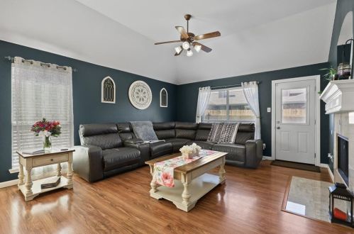 2232 Deniro Dr, Fort Worth TX  76134-4155 exterior