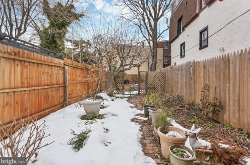 806 Front St, Philadelphia PA 19106-3019 exterior