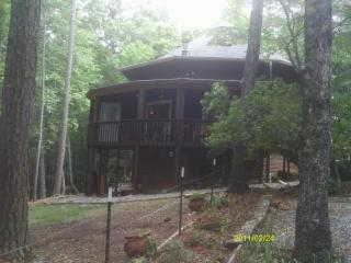 566 Martin Dr, Cleveland, GA 30528-3866