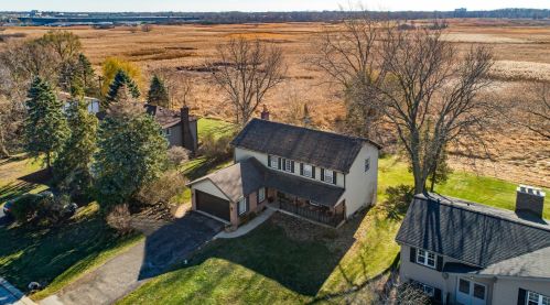 77 Brentwood Dr, Palatine, IL 60074-1007