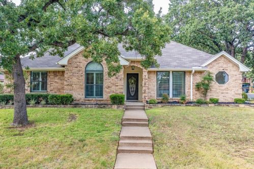 7025 Lincoln Dr, Fort Worth TX  76182-7663 exterior