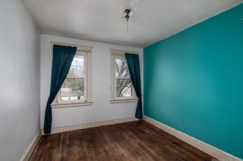32 Bretton Rd, Middletown CT  06457-4112 exterior