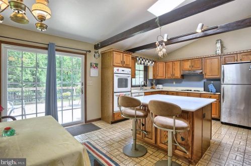 2122 Walnut Bottom Rd, Carlisle PA 17015-9122 exterior