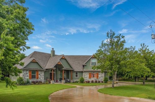12408 Stroup Dr, Fort Worth, TX 76126-0083