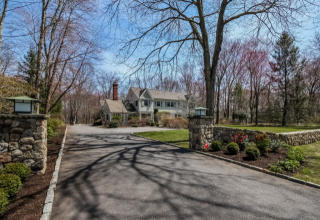 24 Maplewood Dr, Tokeneke, CT 06820-2121