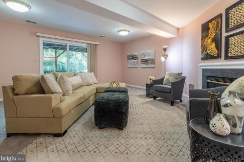 125 Kinsman View Cir, Silver Spring MD 20901-1600 exterior