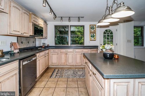 248 Upper Fry Rd, Trenton NJ 08628-2734 exterior