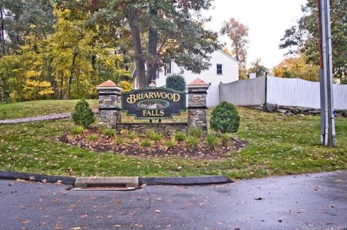 9 Snowbird Dr, Killingly CT  06239-1542 exterior