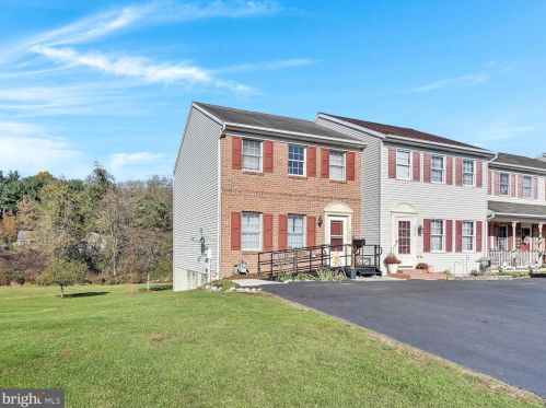 3036 Bornt Dr, York, PA 17315-3497