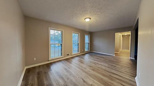 276 King David Dr, Lilburn, GA 30047-3933