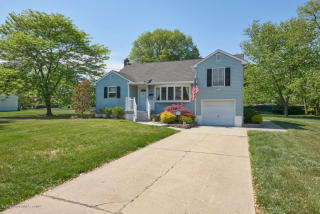 39 Karyn Ter, Middletown, NJ 07748-1207