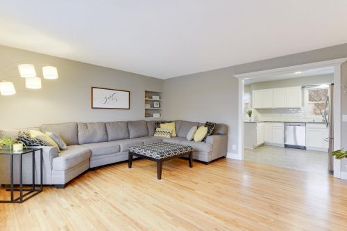 981 Cortland Dr, Saint Paul MN  55124-8910 exterior