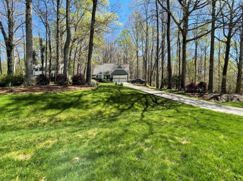 5071 Peach Mountain Cir, Gainesville, GA 30507-8884