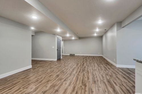 2712 Mt Jordan Rd, Sandy UT 84092-3380 exterior