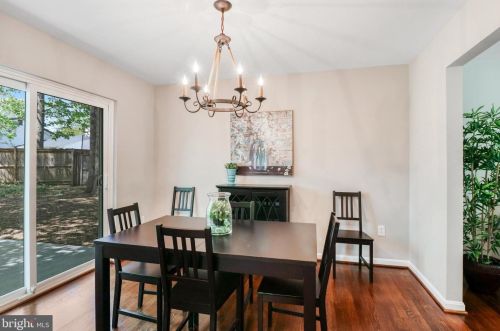 5502 Kings Park Dr, Springfield VA  22151-1106 exterior