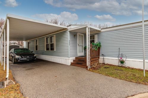630 Hillcrest Ln, Bull Valley, IL 60014-8251