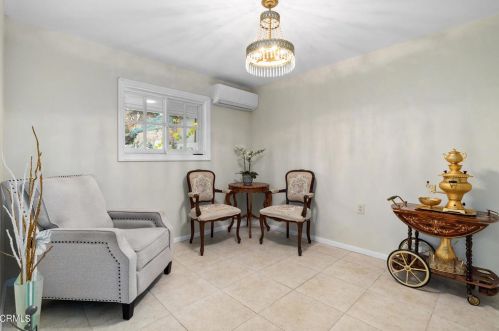 3333 Country Club Dr, Glendale CA  91208-1717 exterior