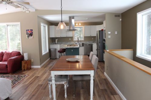 63 Branch Rd, Weare, NH 03281-4403