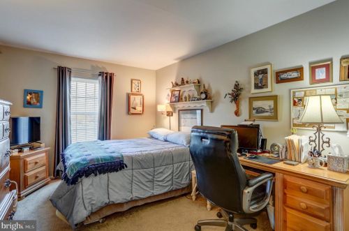 48 Valleybrook Dr, Lancaster PA  17601-4618 exterior