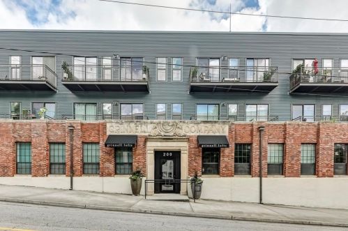 200 Highland Ave, Atlanta GA  30307-5605 exterior