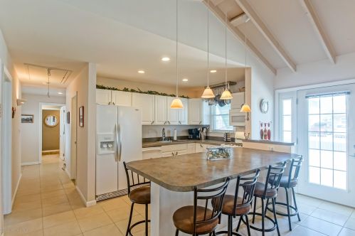 16 Las Vegas Rd, Lavallette NJ 08735-1815 exterior