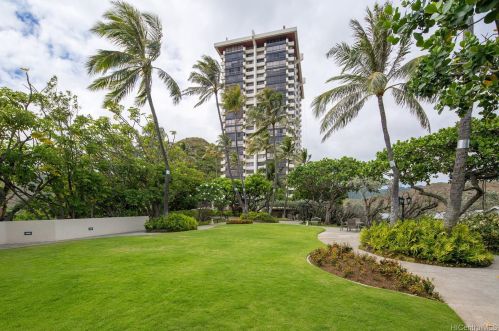 250 Kawaihae St, Honolulu HI  96825-1951 exterior